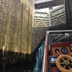 Součástí ověření praktických dovedností pro získání VMP je i proplavení plavební komorou.